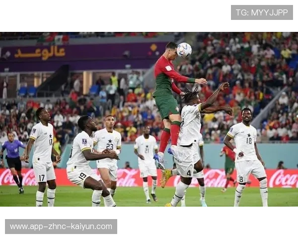 布莱顿足球狂热：揭秘C罗式头球爆破器的魅力与极限